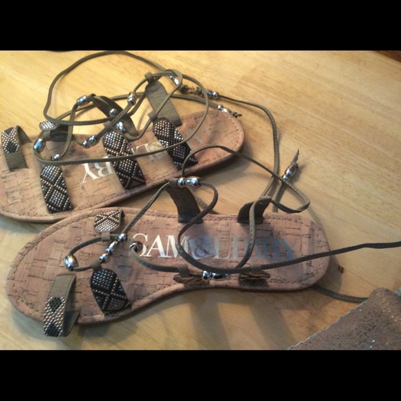 sandals - Picture 3 of 5